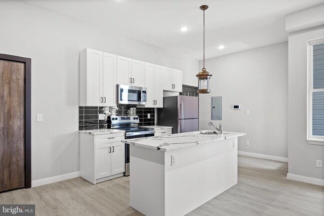 Photo - 403 N Simpson St