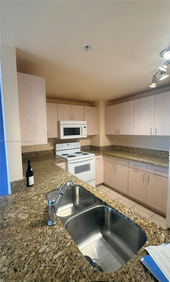 Photo - 50 Menores Ave Unit 828