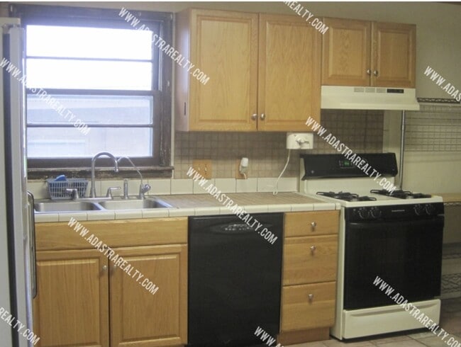 Photo - Adorable 2 Bedroom House in Lawrence-Available in JULY!!