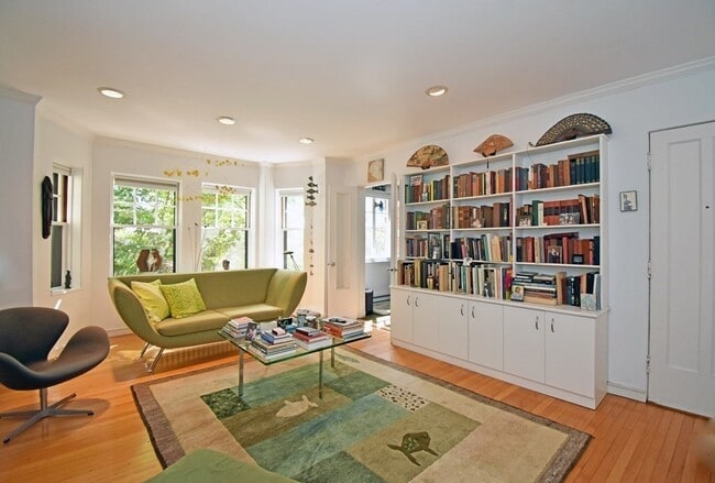 Photo - 993 Memorial Dr Unidad 203