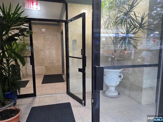 Photo - 2401 Bergenline Ave Unidad 2E