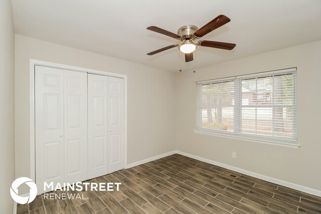 Photo - 1238 Lakeview Pkwy