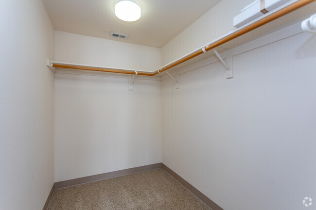 2BR, 2BA - 997SF