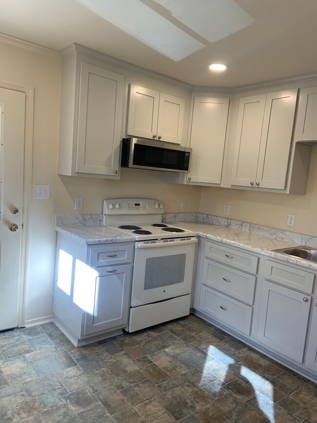 Photo - 225 Habersham Dr