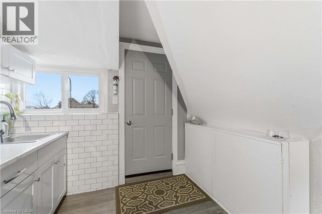 Photo - 36 Stanley Ave Unit 3