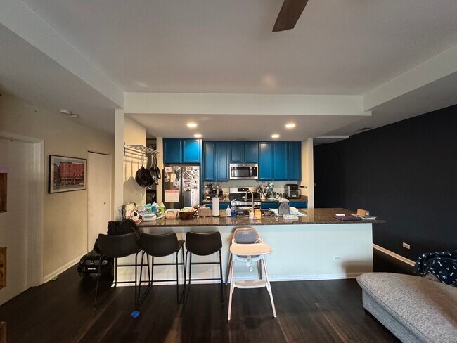 Photo - 2307 W Wolfram St Unit 214