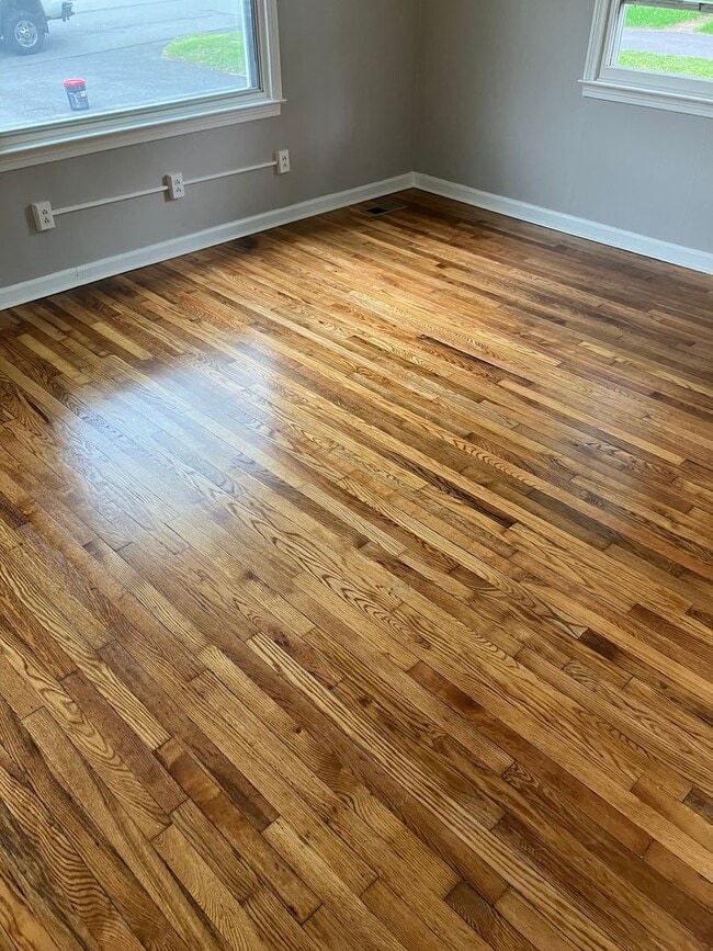 Photo - Spacious 5 bed, 2 bath classic brick home ...