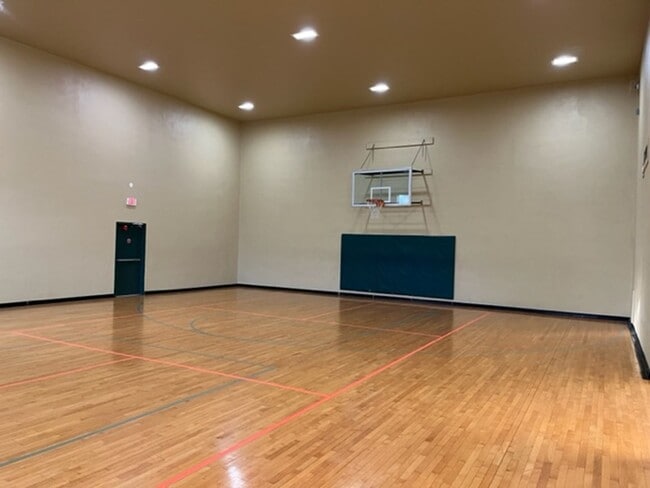 Photo - 1 Bedroom + Den Condo in Royal Greens at G...