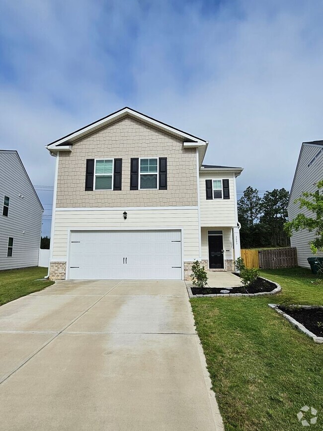 Building Photo - Beautiful Home 4 Bedroom 2.5 Bath