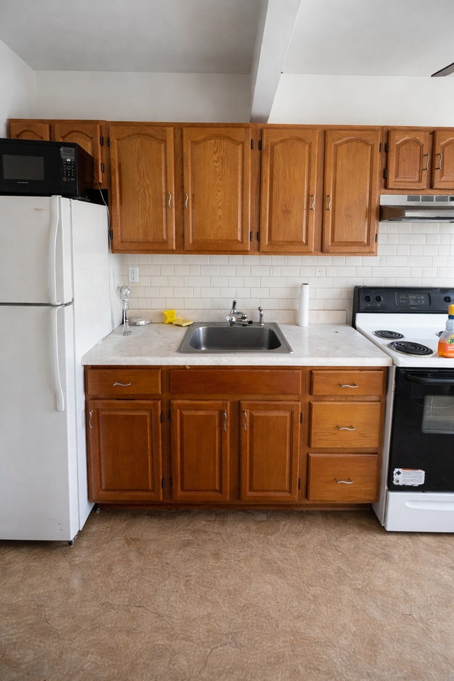 Kitchen - 6038 Baltimore Ave Unit 2F