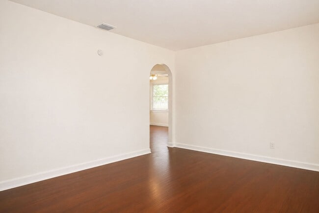 Photo - 2 Bedroom, 1 Bathroom Home for Rent in St Pete!