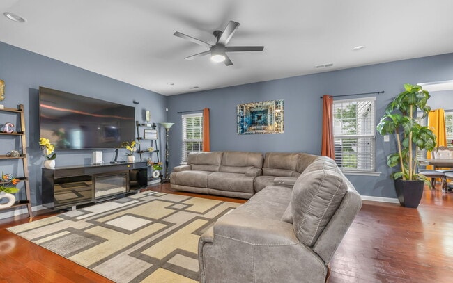 Photo - 225 Mayberry Ct