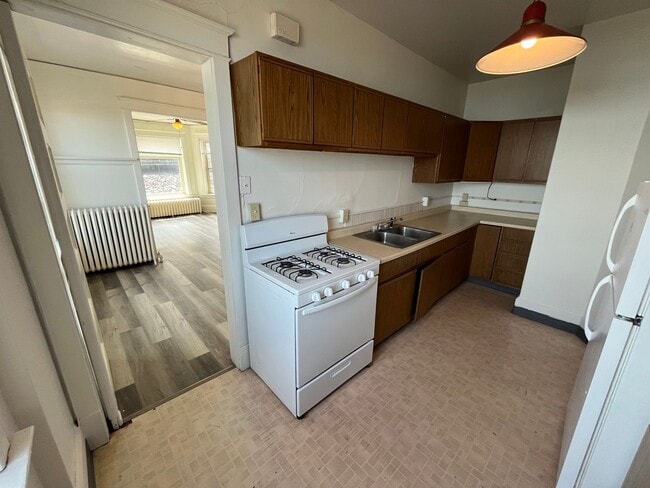 Photo - 110-114 N 6th Ave E Unit Apt 4
