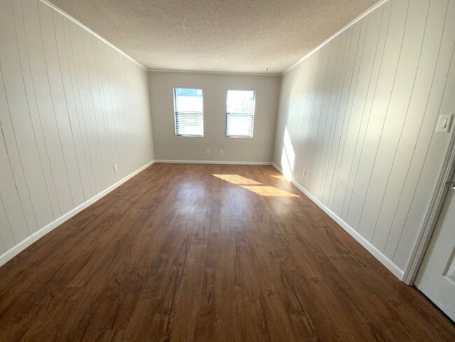 Photo - Welcome to Ravenwood Drive!