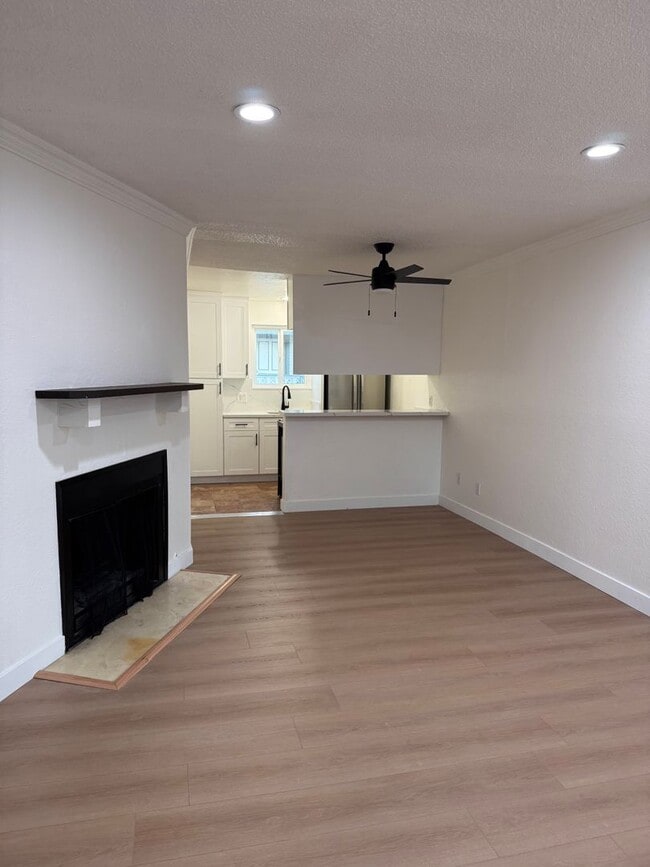 Building Photo - 10635 Sherman Grove Ave Unit 10635 Sherman Grove #18