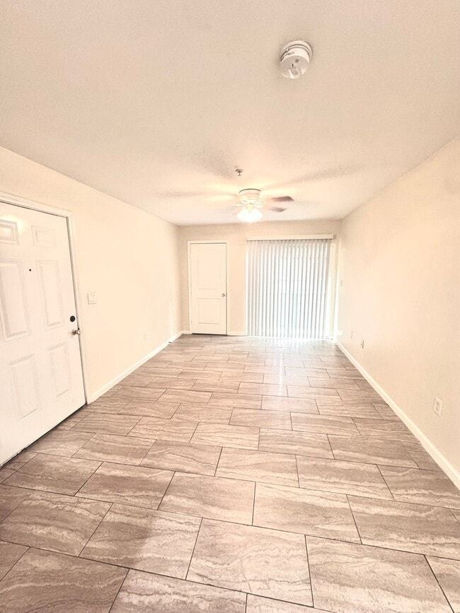 Building Photo - 717 Richcrest Dr Rental