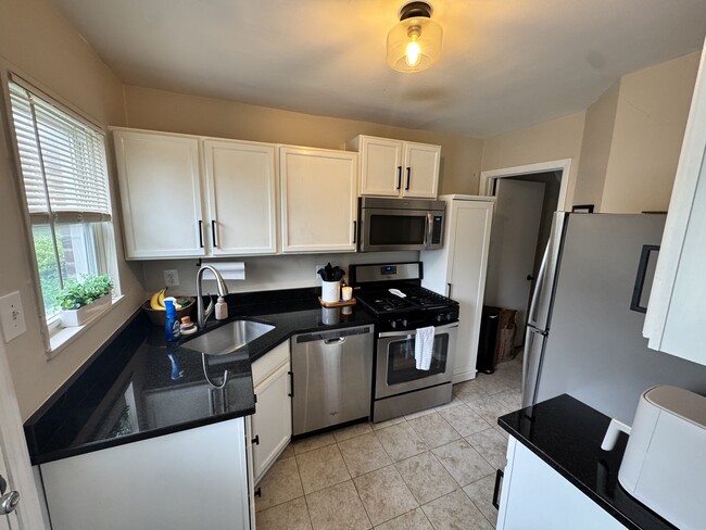 Kitchen 3 - 3324 Coolidge Hwy Unit 48