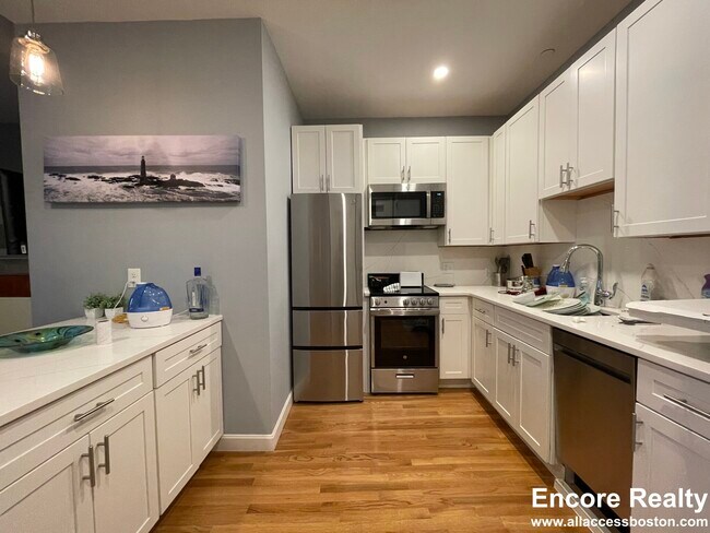 Photo - 482 Beacon St Apartments Unit 3R