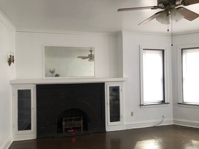 Building Photo - 6841 S Prairie Ave Unit 1