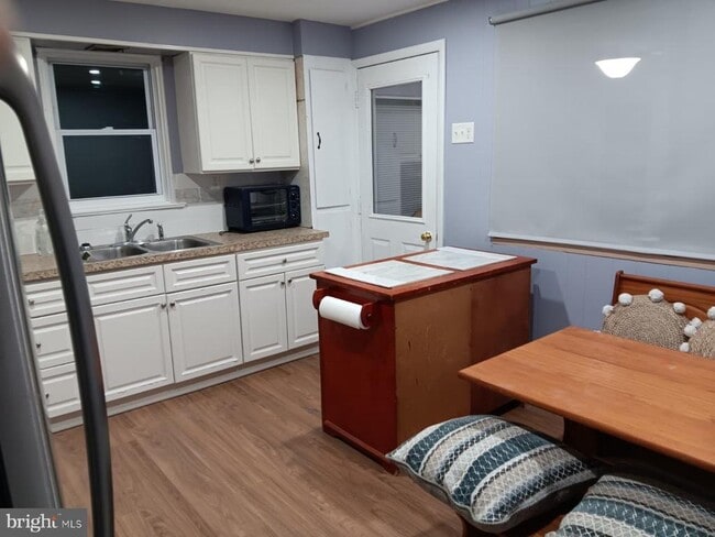 Photo - 657 Pine Hill St