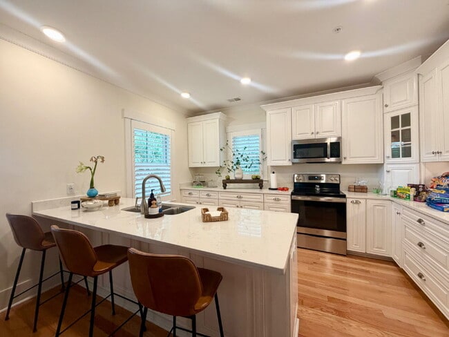 Photo - Church Street Three-Bedroom Apartment! Unidad suite 200