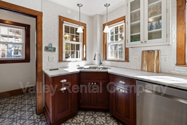 Photo - 61 Woodlawn Ave