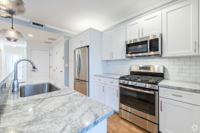 Building Photo - 242 W 5th St Unit 1 Rental
