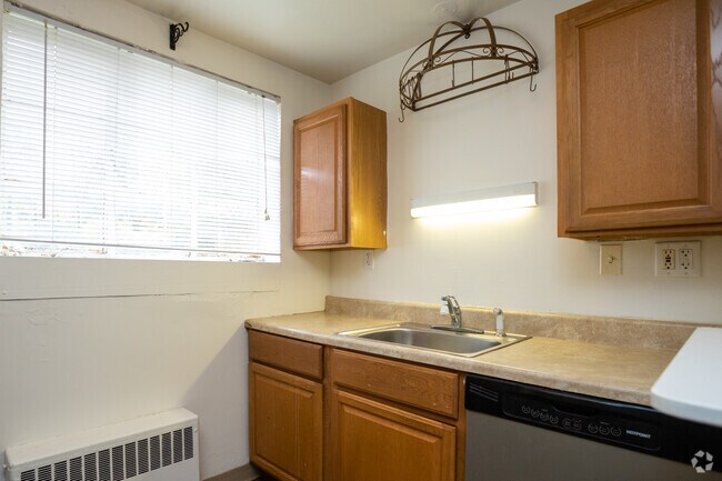 2BR, 1BA-556SF