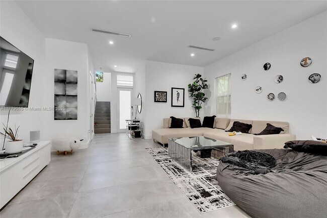 Photo - 3053 Gifford Ln