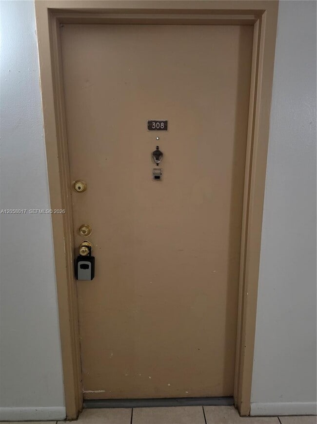 Building Photo - 4158 Inverrary Dr Unit 308