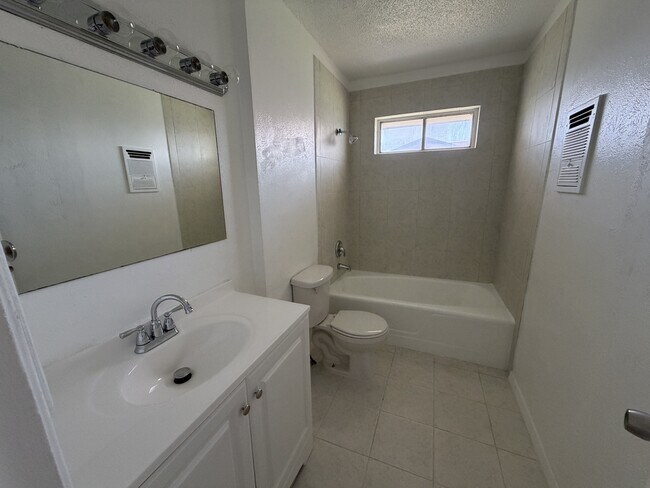 Photo - 3020 Lourdes St