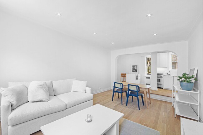 Photo - 210-218 W 19th St