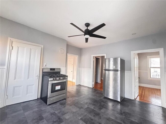 Photo - 72 Courtland St