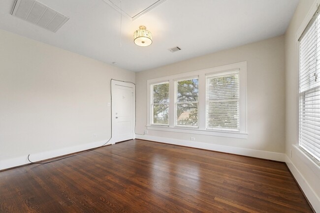 Photo - 1135 W Gray St Unit 4