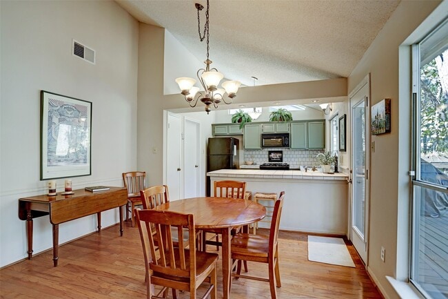 Photo - 12 Fairmeade Bend Dr