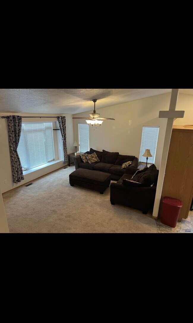 Photo - 2914 Hoefer Ave