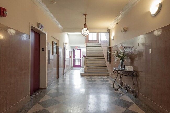 Photo - 212 E Clay St