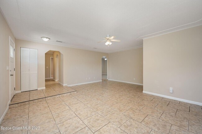 Photo - 511 Avignon Dr