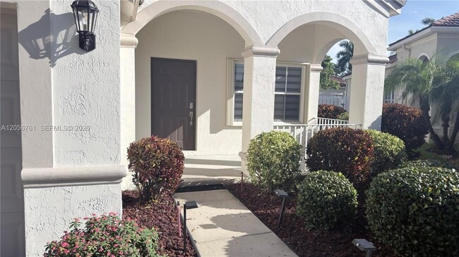Photo - 692 Maplewood Ct