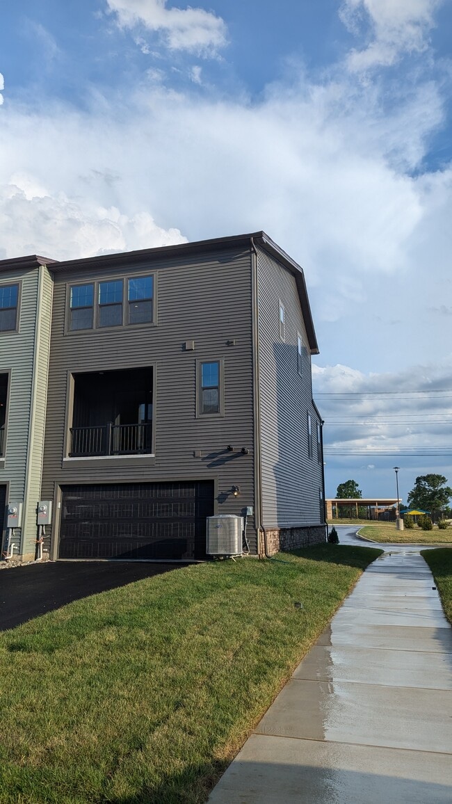 335 E Cochran St