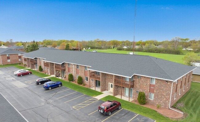 Building Photo - 2 Bedroom Spacious 2nd floor Apartment Unit 740-25