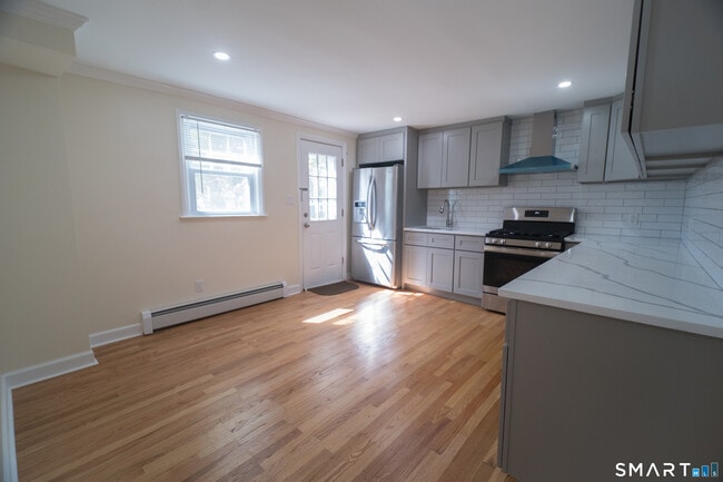Photo - 113 Clark St