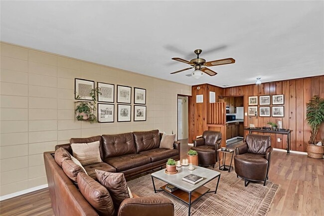 Photo - 324 N Lakeland Ave