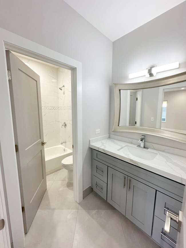 Photo - 1718 W Lake St Unit 201