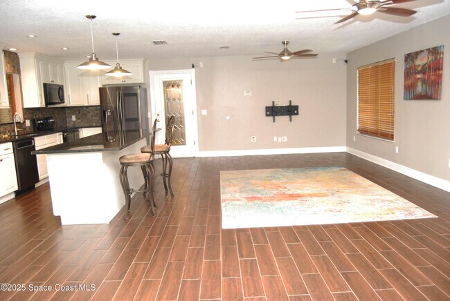 Photo - 867 Huntington St NE