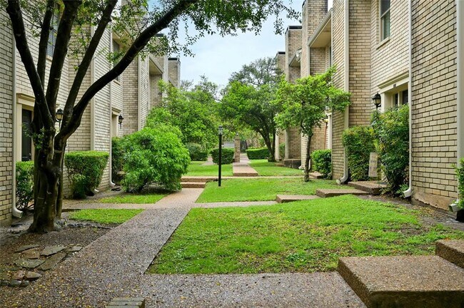 Building Photo - 8400 Jamestown Dr Unit 216 Rental