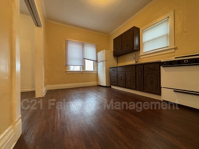 Photo - 300 N 4th St Rental