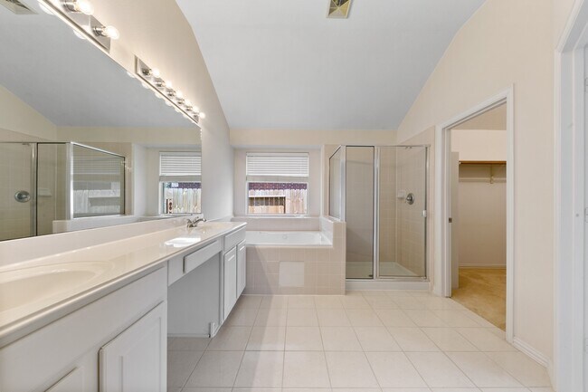 Photo - 16027 Belleshire Ln
