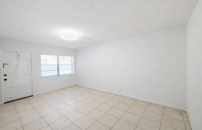 Photo - 1855 Plunkett St