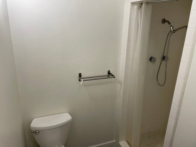 Shower - 635 Irving St Unit 5